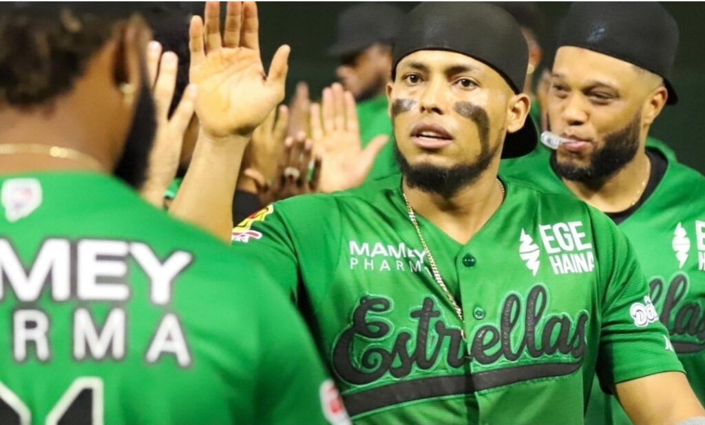 Estrellas propinan primera derrota al Licey en la serie final