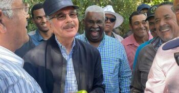 Danilo Medina se reúne con productores aguacate de Azua