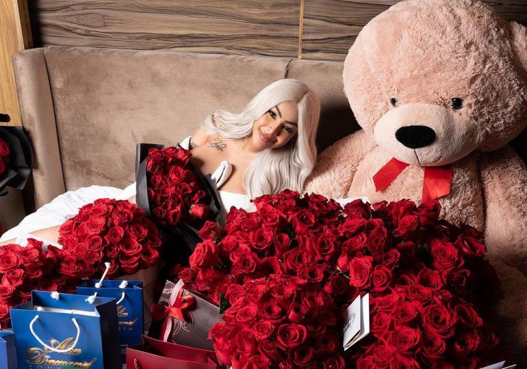 Yailin muestra lujosos regalos de San Valentín; se presume serían de Anuel