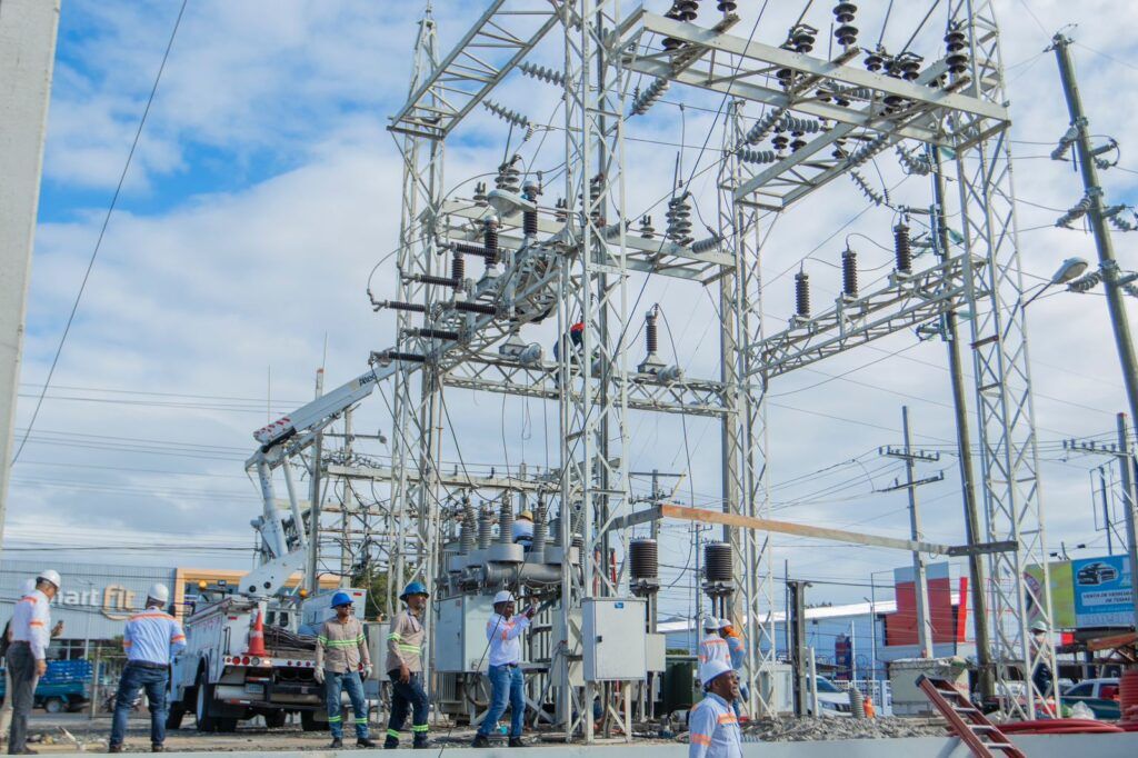 <em>Edesur Dominicana instaló con éxito nuevo transformador de potencia en Baní</em>
