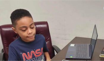 El niño de 9 años que ya se graduó de la escuela superior y es universitario