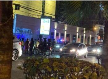 Asalto deja dos presuntos delincuentes heridos en la Abraham Lincoln