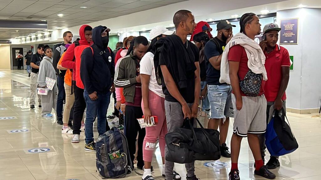 Dominicanos entre los latinoamericanos con más intención de emigrar