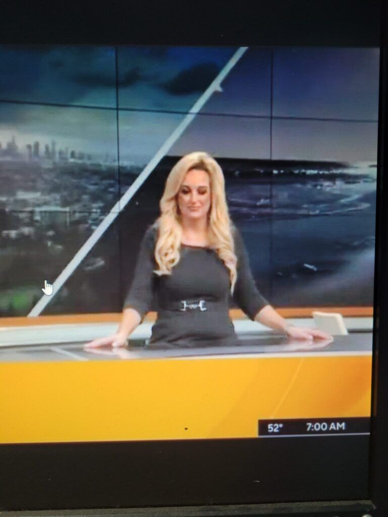 Presentadora de CBS se desmaya repentinamente en vivo
