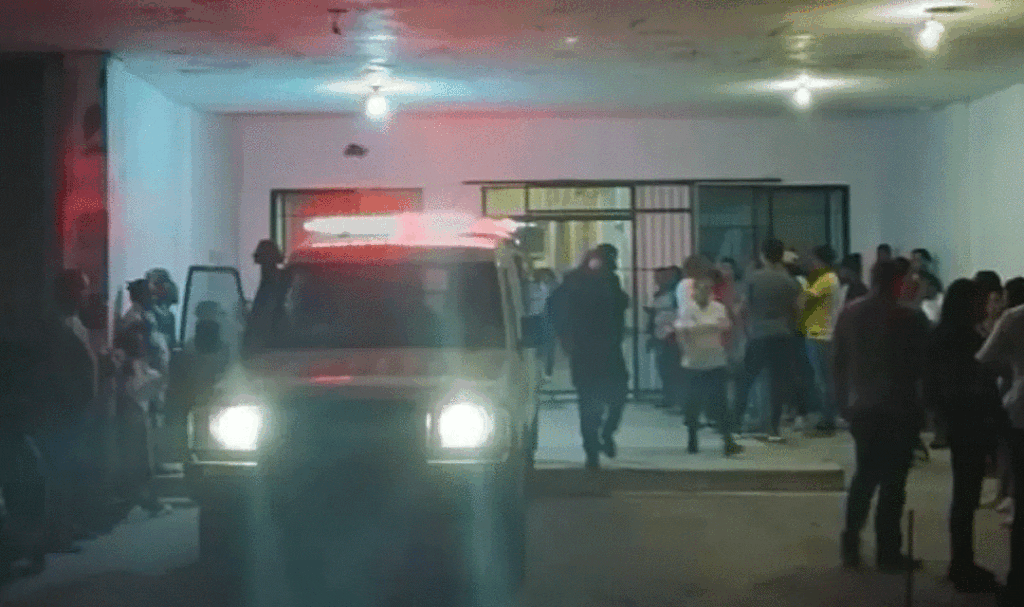 Cuatro heridos tras volcarse ambulancia en carretera El Seibo