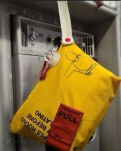 ¿Por qué los aviones llevan chalecos salvavidas en vez de paracaídas?