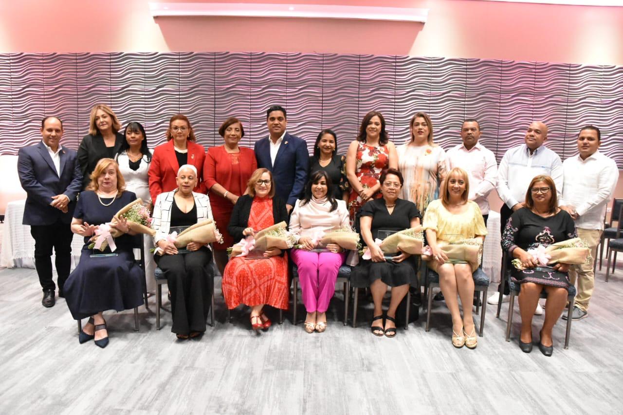 <em></noscript>Alcalde Kelvin Cruz reconoce 7 valiosas damas en Día Internacional de la Mujer</em>