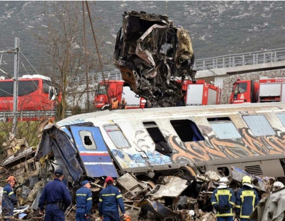 Aumenta a 57 número de muertos por el choque de trenes en Grecia