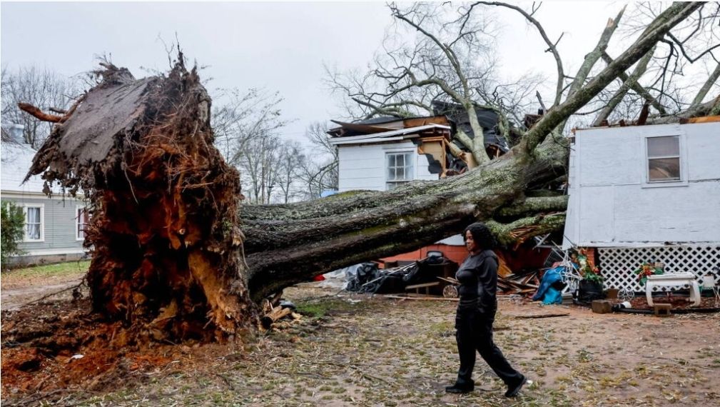 Al menos 21 muertos tras el paso de un tornado en EEUU