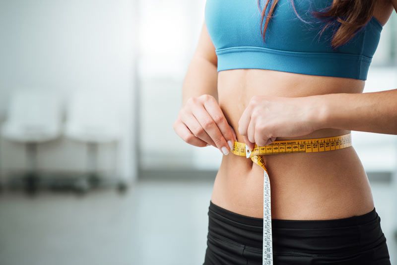 ¿Cuántas calorías se deben quemar en un día para bajar de peso?