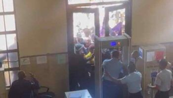 Se producen enfrentamientos entre manifestantes del PLD y agentes PN