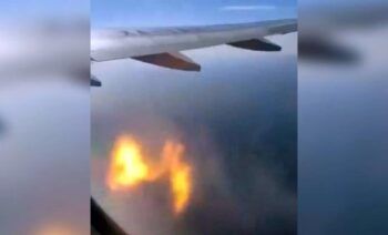 Turbina de avión explota en pleno vuelo