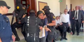 Asesino de Jorge Mera lanza papeles a la prensa