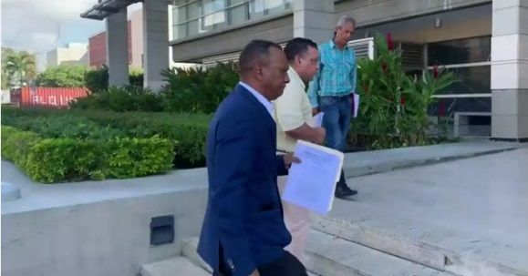 Se querellan en contra de Danilo Medina