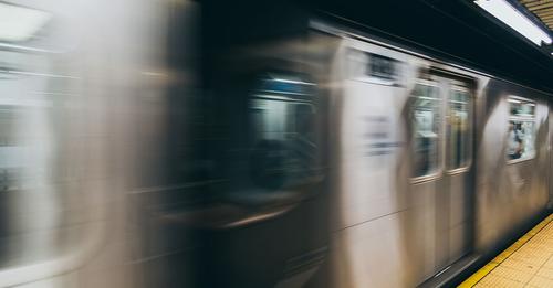 Hombre muere en el metro de Manhattan luego de presunta pelea