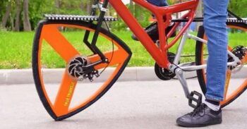 Una bici con las ruedas triangulares