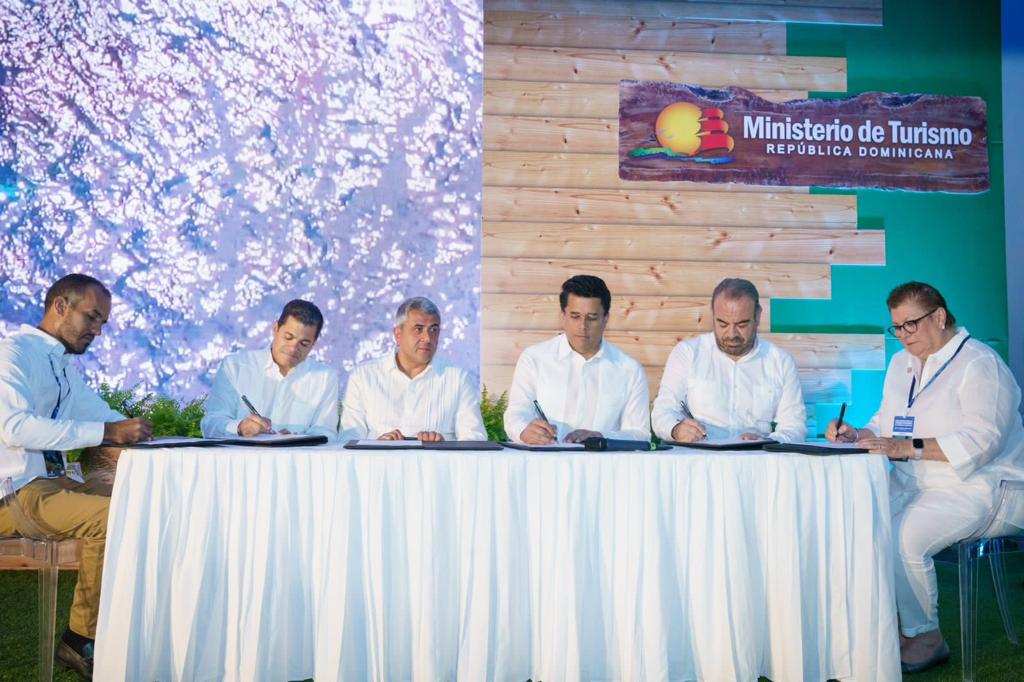 MITUR y OMT firman declaración compromiso sostenibilidad turística en RD.
