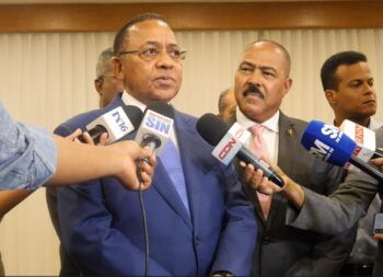 Ismael Reyes juramenta a Yomare Polanco nuevo presidente federal del PDI en EEUU