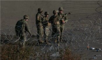 Guardia nacional de texas bloquea entrada de frontera con méxico