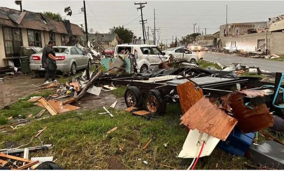 Dos muertos y 10 heridos en Texas tras tornado