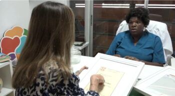 Nuria Piera investiga caso de título falso