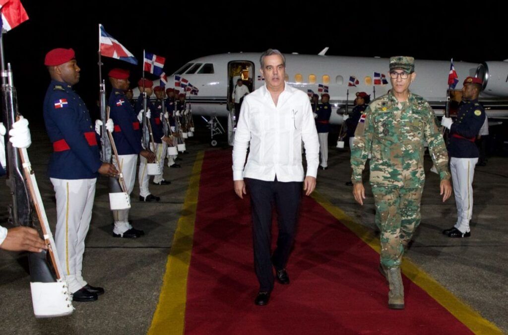 Presidente Luis Abinader regresa al país tras participar en LVII Cumbre de Jefes de Estado y de Gobierno del SICA