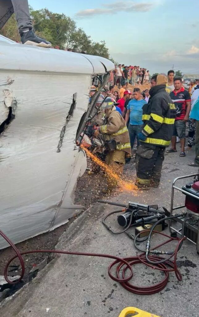 Aumentan a seis los muertos del accidente en La Vega