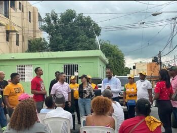 Los aspirantes a Diputado Santo Jiménez y Minerva Rodríguez a regidora recibieron el apoyo de los moradores del sector los Guaricano