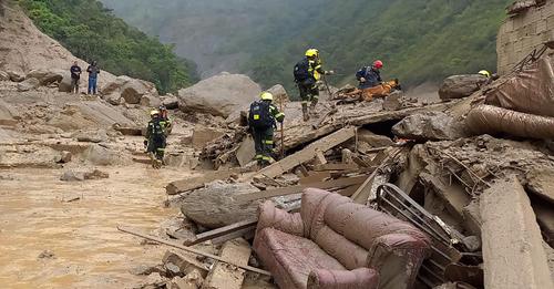 Aumentan a 14 los muertos por la avalancha en el centro de Colombia