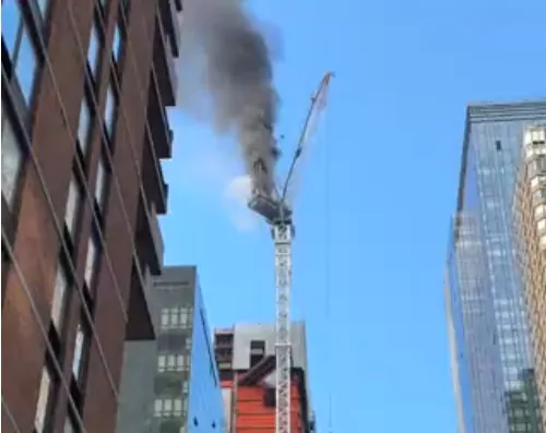 Colapsa parte de una grúa en edificio de Manhattan