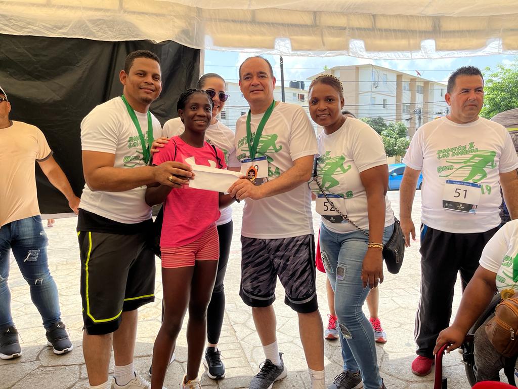Surún Hernández realiza Maratón de 8 Kilómetros «Por y para la gente de SDE»