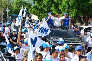 Manuela Ortiz encabeza masiva marcha caravana en Estebanía
