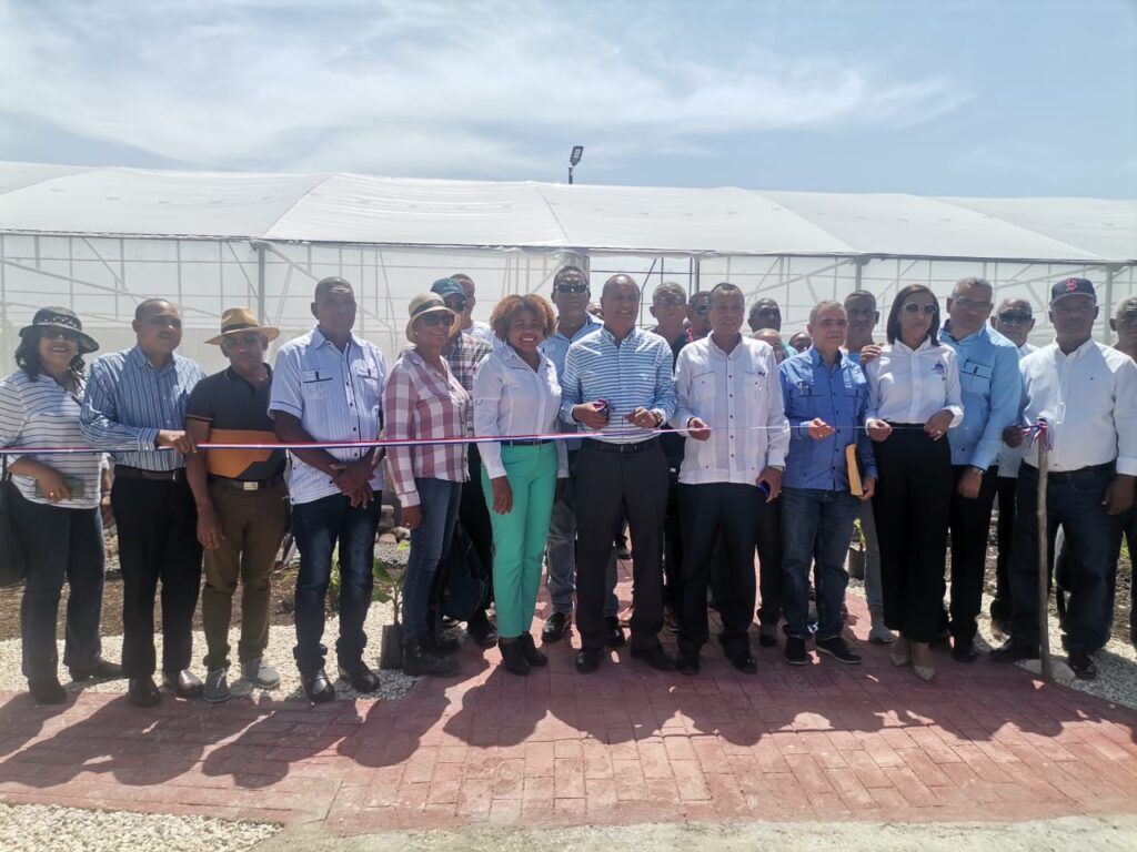 Gobierno inaugura en Barahona una Cámara Térmica para producir material de siembra de plátano y guineo de alta calidad