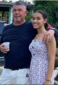 Hallan dos cuerpos sin vida en un vehículo