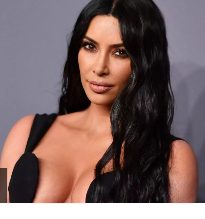 Kim Kardashian horrorizada: ¿quién es la misteriosa mujer que aparece en su selfie?