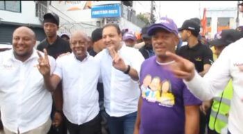 Víctor Madé acompaña en recorrido por SDO al candidato presidencial del PLD Abel Martínez