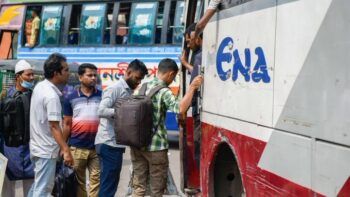 17 muertos y 35 heridos tras volcar autobús en Bangladesh