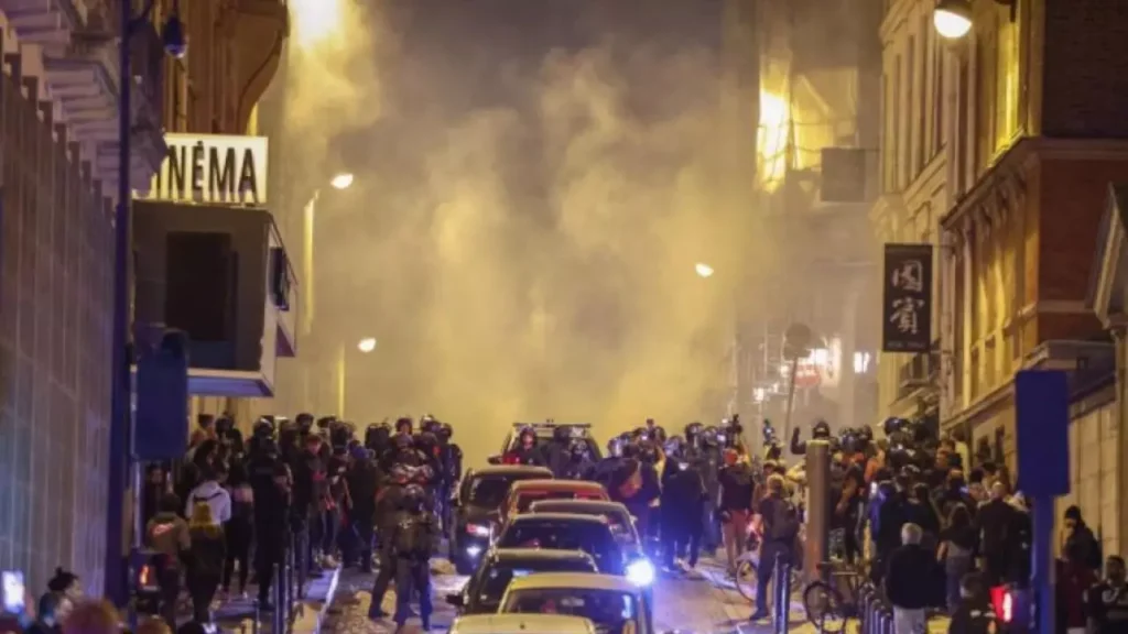 Al menos 719 detenidos por los disturbios en Francia