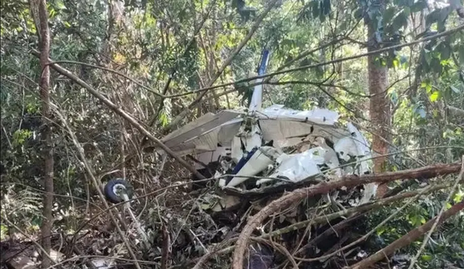 Por una cerveza padre e hijo mueren en un avión