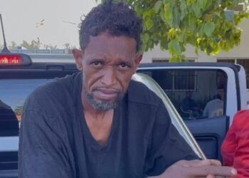 Apresan hombre que mató a su vecino con un bate lleno de clavos