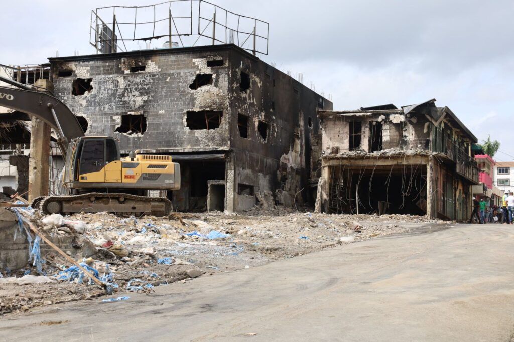 Recomienda demolición de tres edificaciones en zona de explosión en San Cristóbal