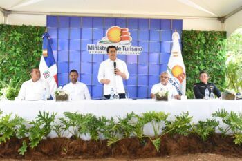Ministro de Turismo deja iniciados los trabajos en vías de Las Terrenas, Samaná