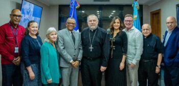 Director Migración recibe a Monseñor Thomas Wenkis Arzobispo de la Arquidiócesis de Miami y una comisión de expertos migratorios