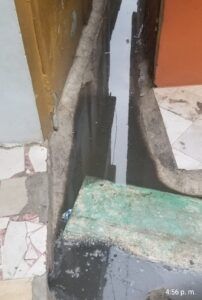 Residente en Villas Agrícolas con el grito al cielo por drenaje tapado