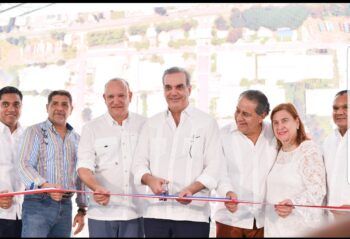 Presidente Abinader inaugura naves industriales en parque industrial La Vega