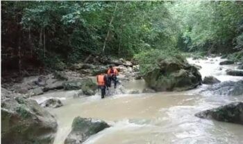 Ocho desaparecidos tras crecida de un río en Villa Trina