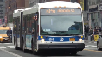 Ladrón murió al huir y chocar con un camión en Nueva York