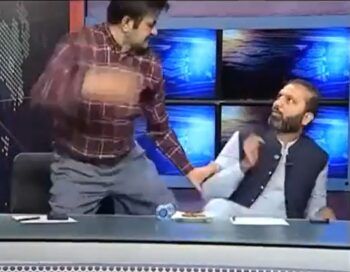 Debate entre dos políticos termina a trompadas