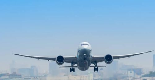 Pasajero con «diarrea explosiva» obliga a aterrizar de emergencia un avión