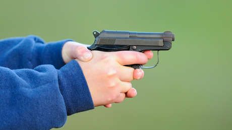 Niño de 5 años muere tras dispararse con la pistola de su tío en EE.UU.